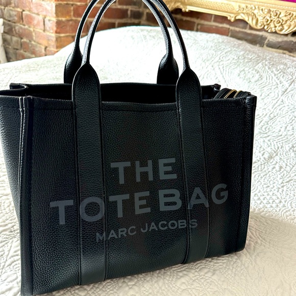 Marc Jacobs Authentic Black Medium Leather Tote Bag - Picture 5 of 12
